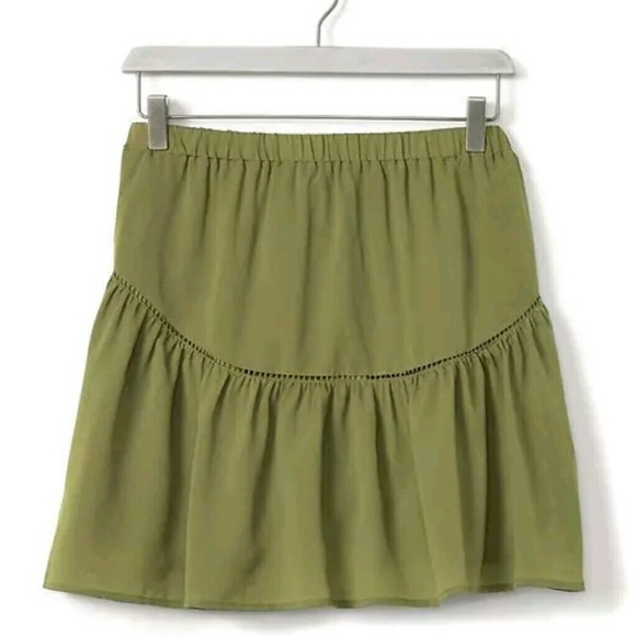 Banana Republic Dresses & Skirts - Banana Republic Embroidered-Trim Mini Sk